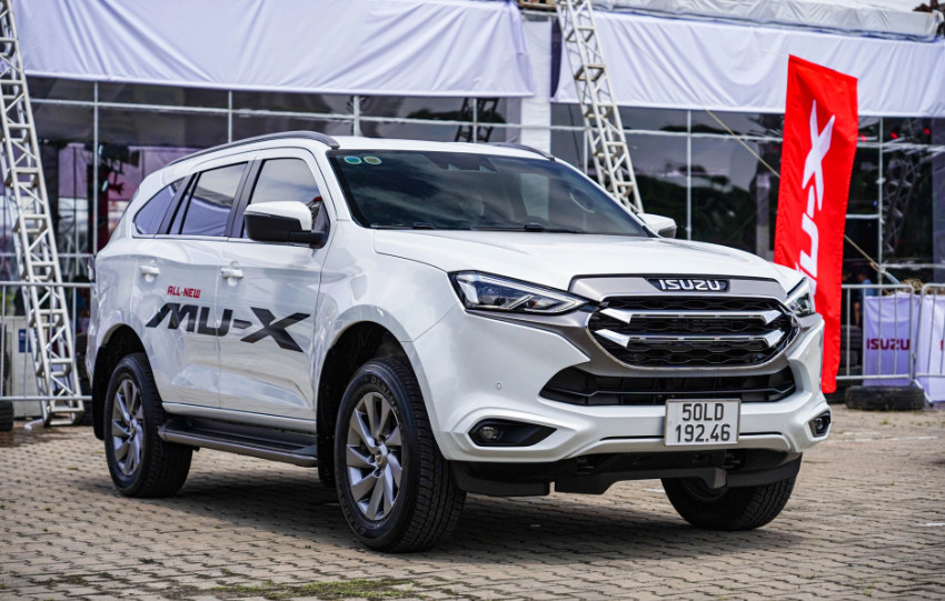 Xe isuzu mu-x 7 chỗ