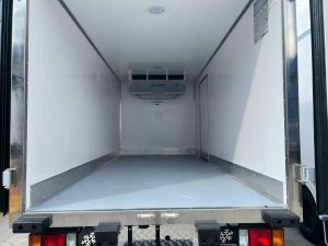 Xe Tải Isuzu 1T9 Thùng Đông Lạnh - Hình 3