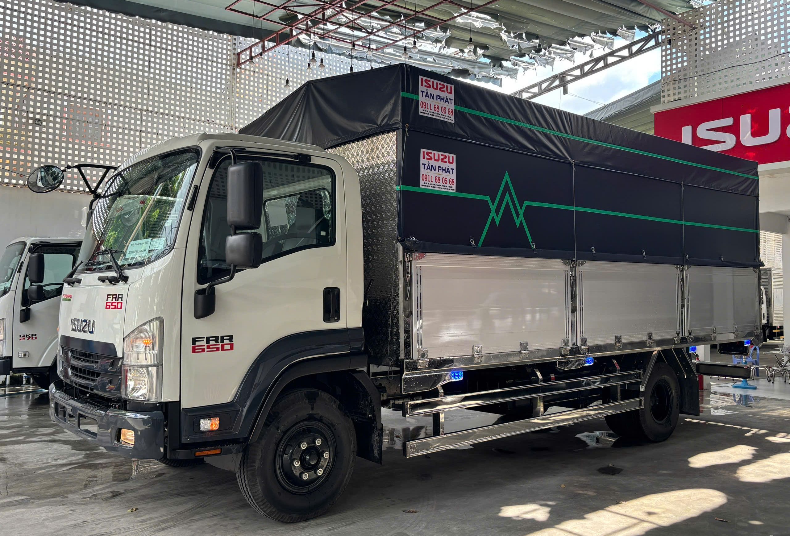 Xe Tải Isuzu FRR650 6.5 Tấn
