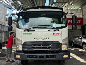 Xe Tải Isuzu FRR90L 6.5 Tấn Thùng Mui Bạt - Hình 11