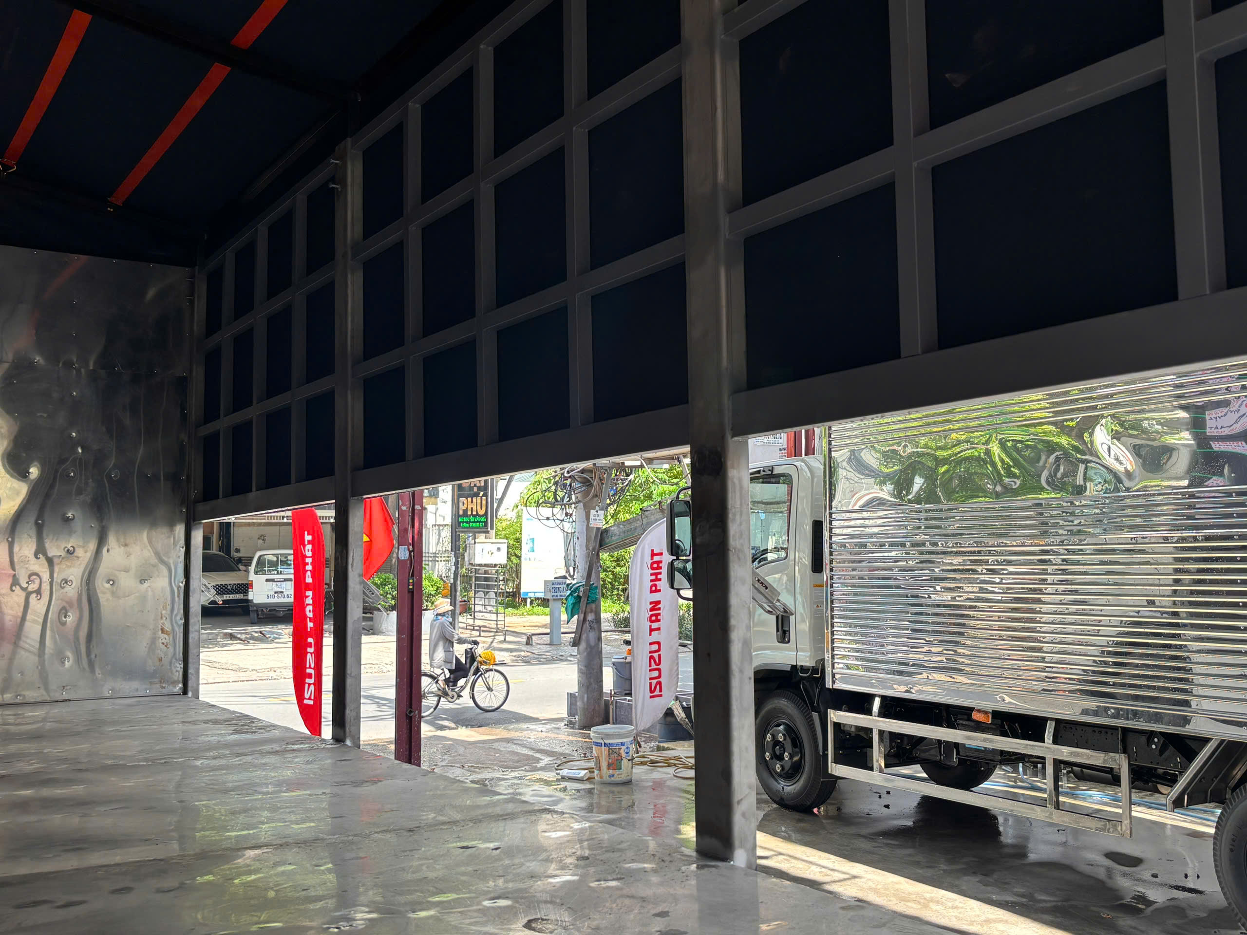 Giá Xe Xe Tải Isuzu FRR90L 6.5 Tấn Thùng Mui Bạt & Chương Trình Khuyến Mãi - Xe Tải Isuzu FRR90L 6.5 Tấn Thùng Mui Bạt