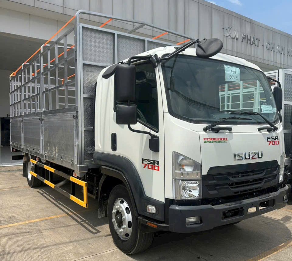 Nội Thất & Tiện Nghi Cabin - Xe Tải Isuzu FSR700 7 Tấn
