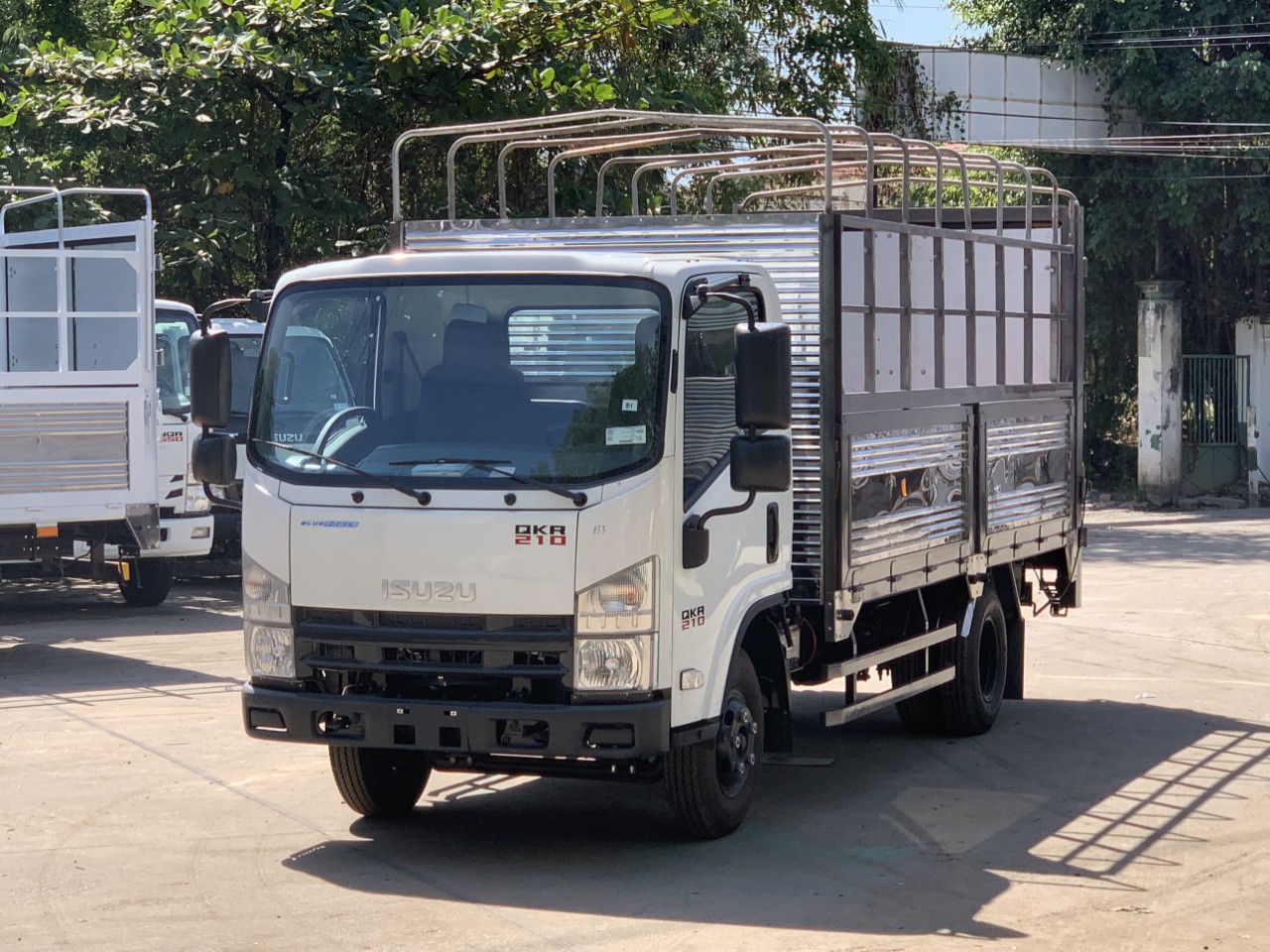 Thông số kỹ thuật xe tải Isuzu 1.9 tấn đáp ứng tiêu chuẩn chạy phố - Xe Tải 1.9 Tấn Có Bị Cấm Giờ