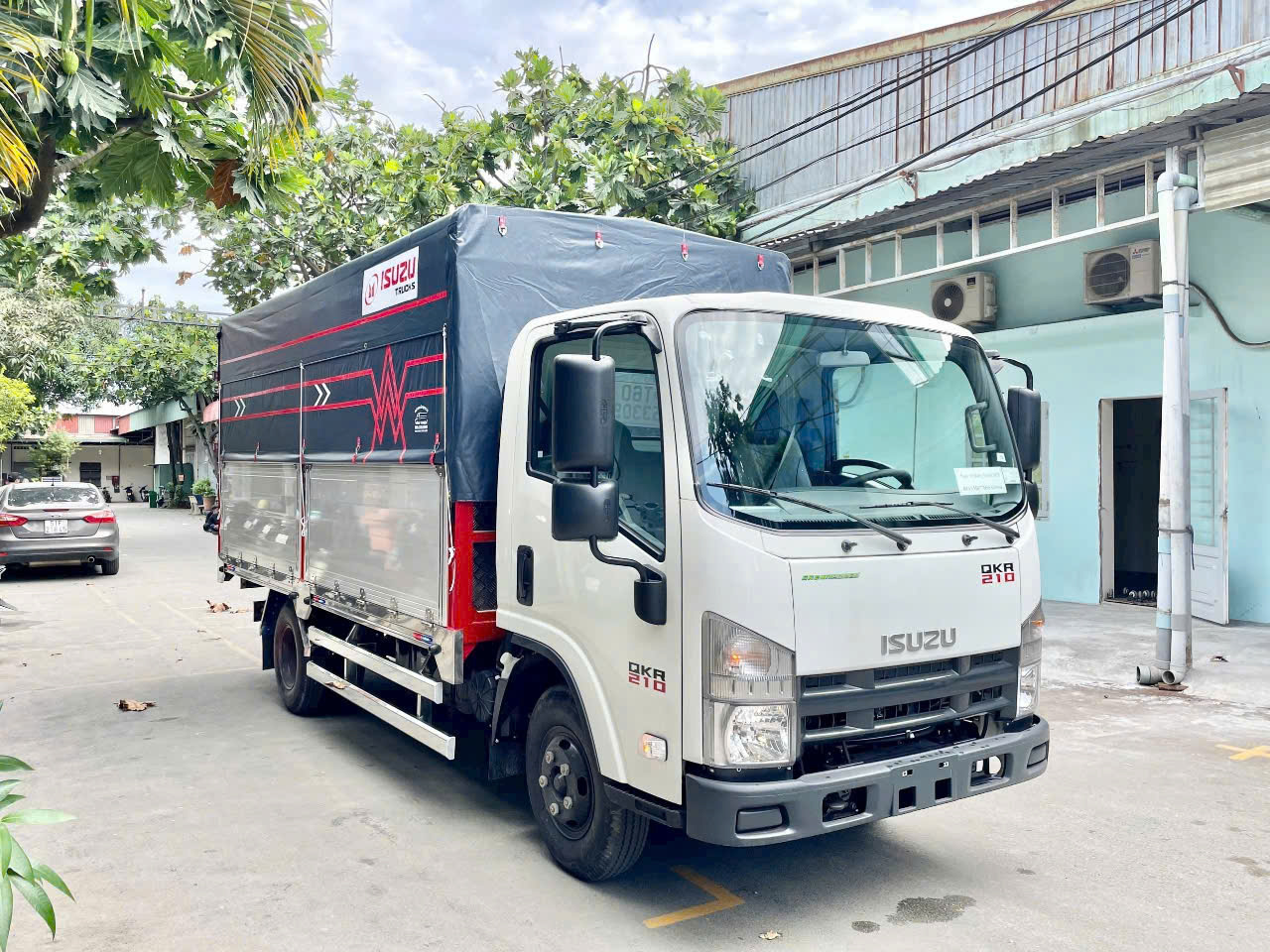 Xe Tải Isuzu 1T9 Bửng Nhôm