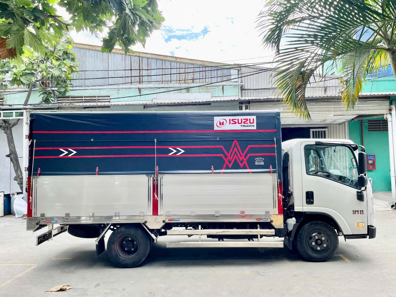 Thiết Kế Ngoại Thất & Quy Cách Đóng Thùng Thùng Mui Bạt - Xe Tải Isuzu 1T9 Bửng Nhôm