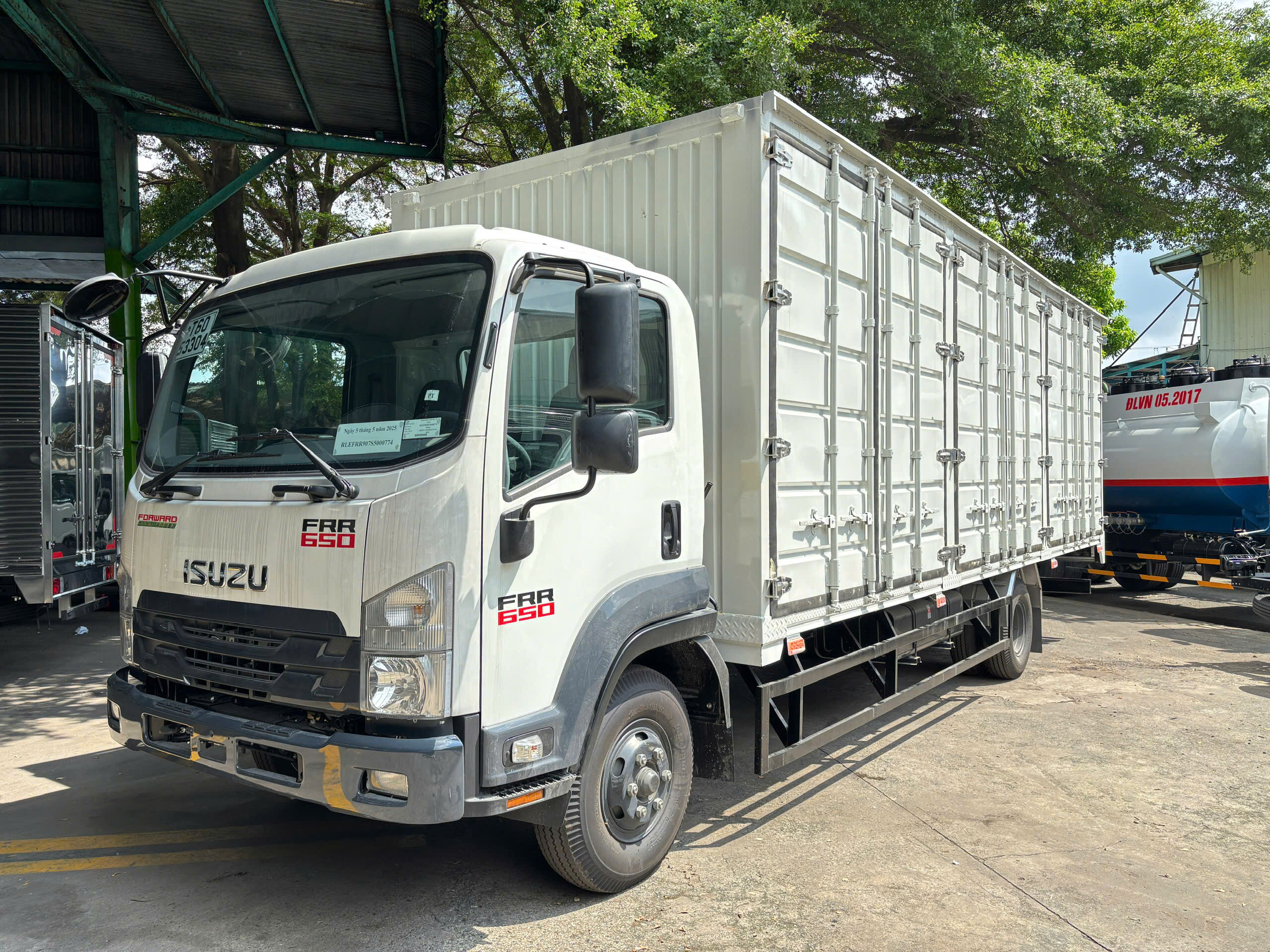 Thiết Kế Ngoại Thất & Quy Cách Đóng Thùng Thùng Container - Xe TảI Isuzu FRR90N 6T2
