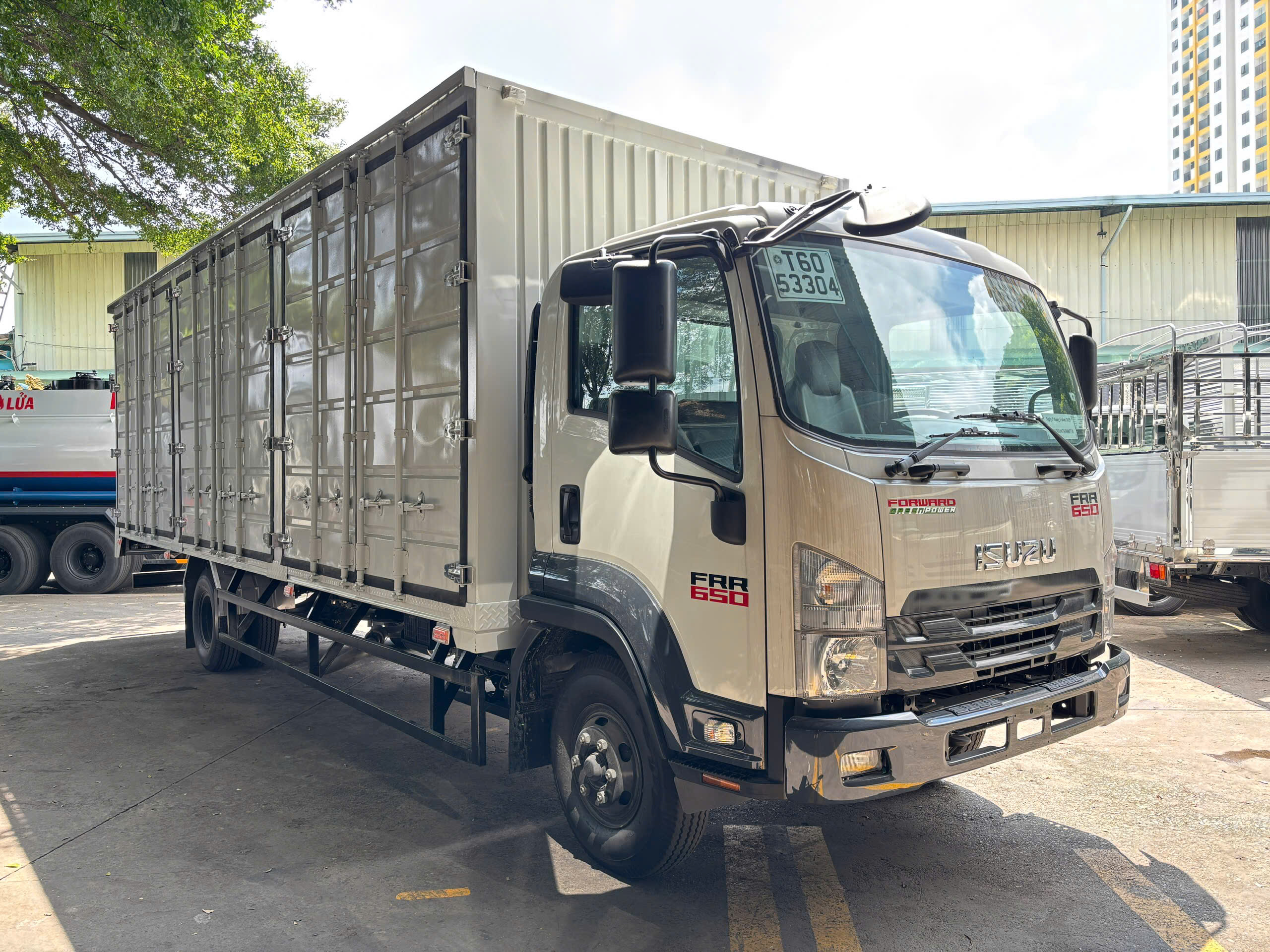 Trang Bị An Toàn Nổi Bật - Xe TảI Isuzu FRR90N 6T2