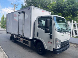 Xe Tải Isuzu QKR270 2T4 Thùng Composite - Hình 2