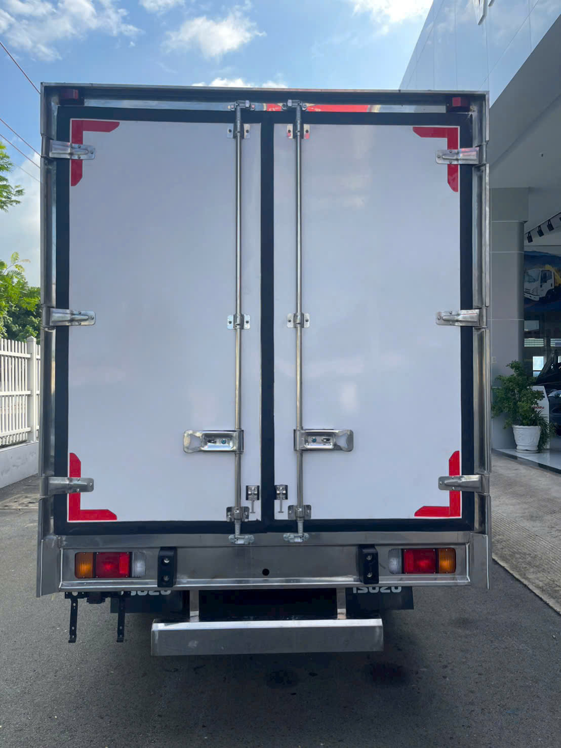 Động Cơ & Khả Năng Vận Hành - Xe Tải Isuzu QKR270 2T4 Thùng Composite