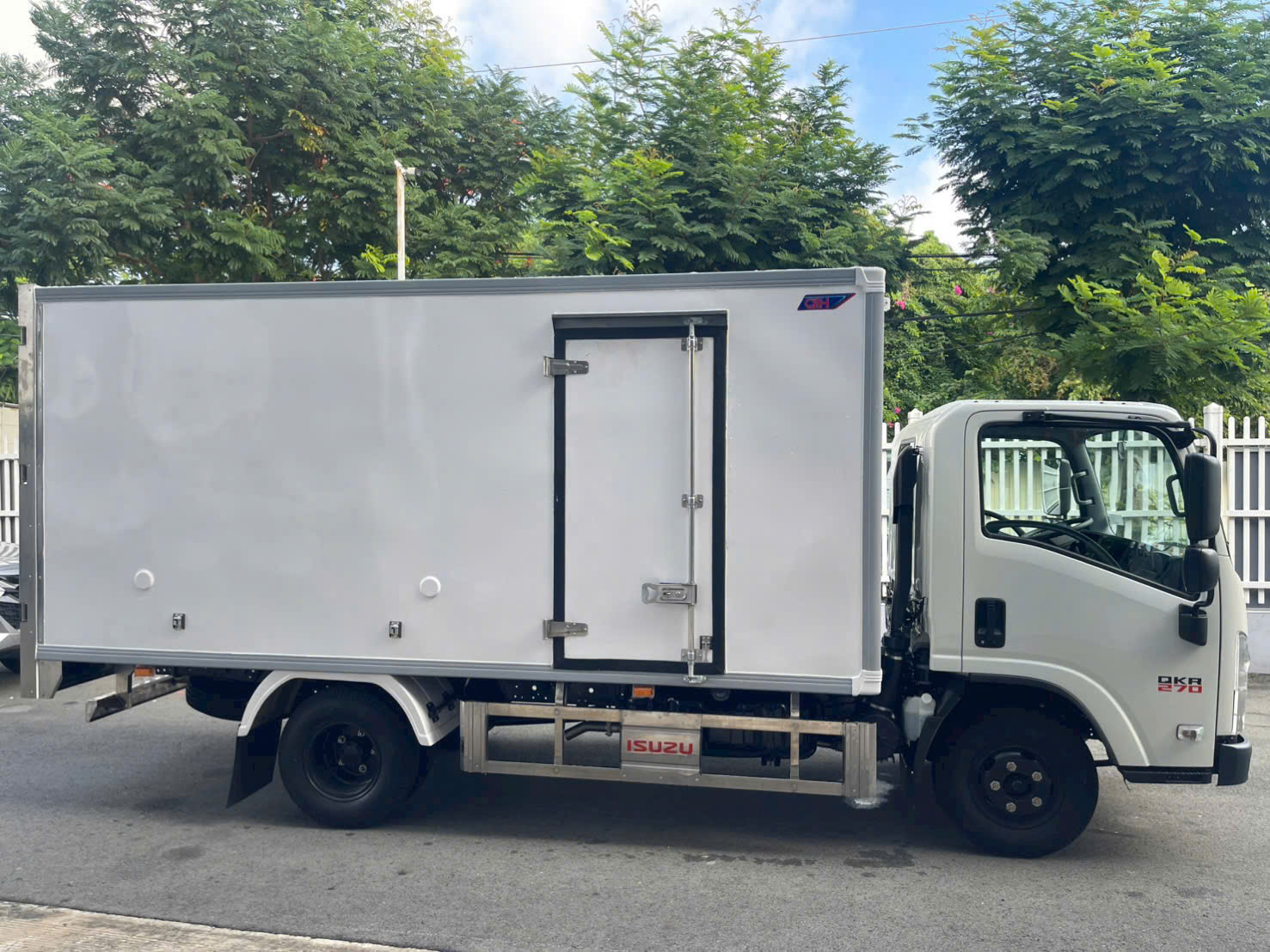 Bảng Thông Số Kỹ Thuật - Xe Tải Isuzu QKR270 2T4 Thùng Composite